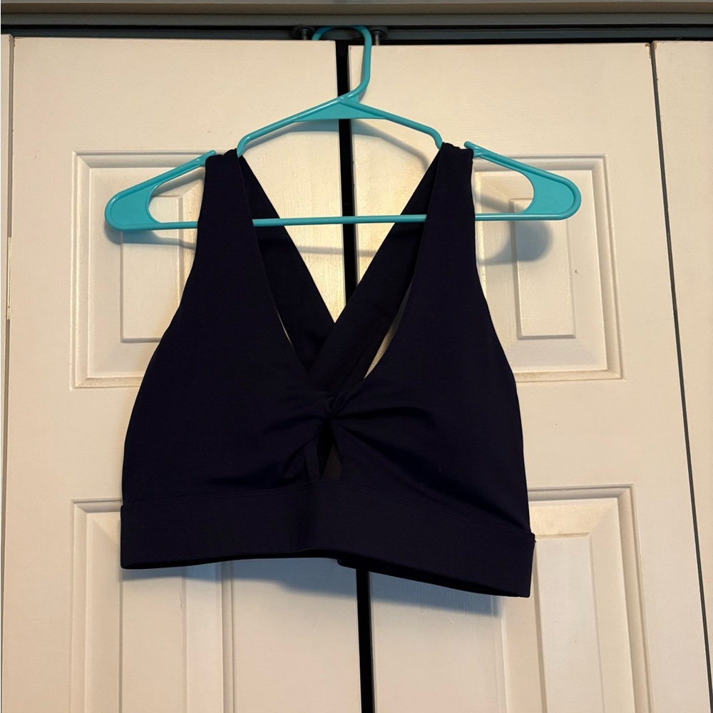 Fabletics Oasis Twist Sports Bra